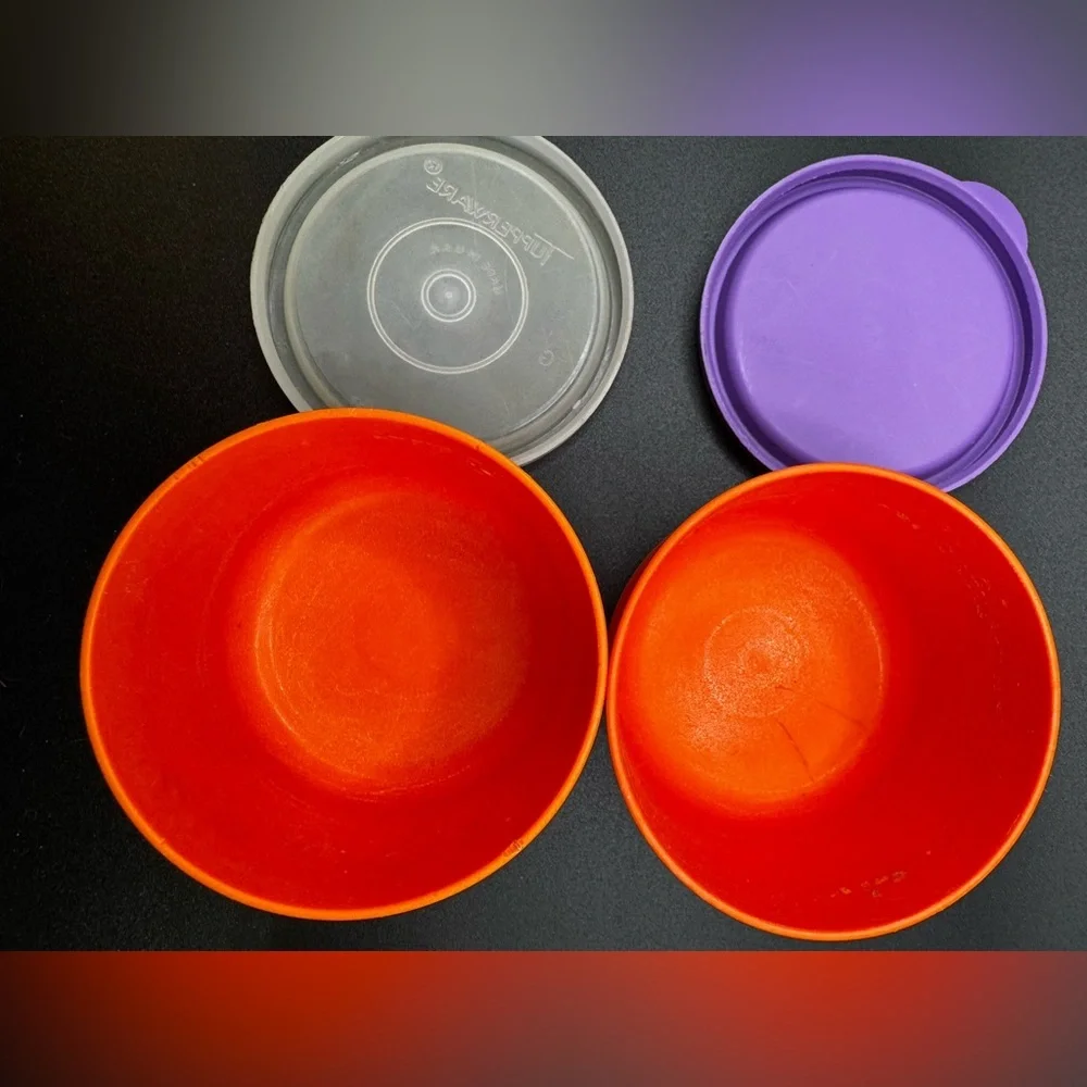6  Vintage Small Containers With Lids 2 Generic and 4 Tupperware
